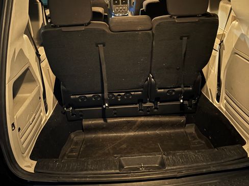 Used 2017 Dodge Grand Caravan SE image 8