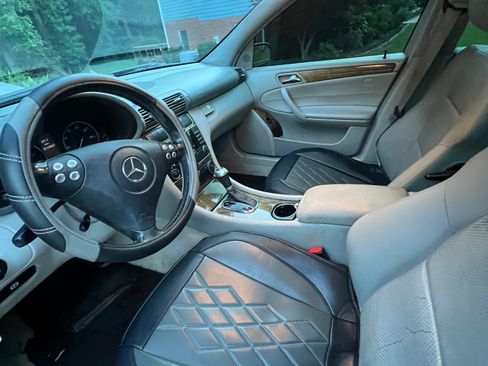 Used 2007 Mercedes-Benz C 230 Sedan image 16
