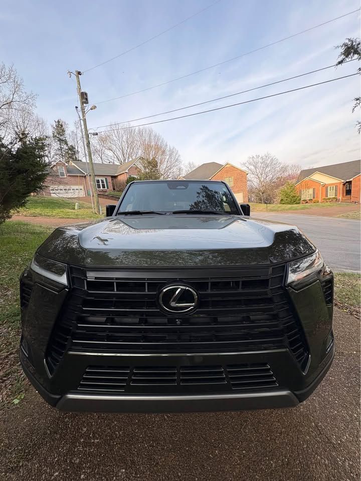 Used 2024 Lexus GX 550 AWD/4WD image 2