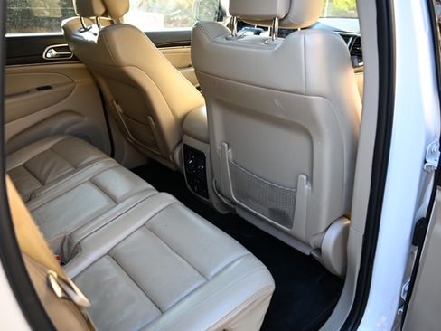 Used 2015 Jeep Grand Cherokee Limited w/ Luxury Group II image 11