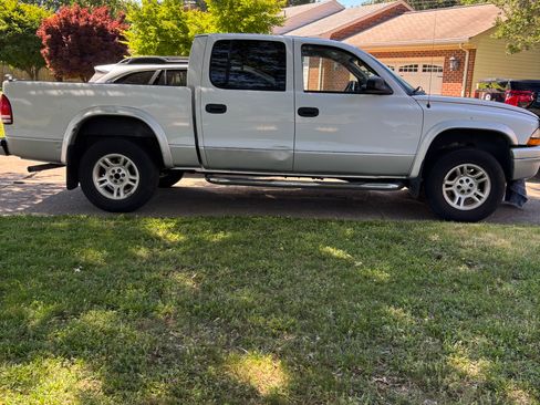 Used 2004 Dodge Dakota SLT w/ PWR Convenience Group AWD/4WD image 4