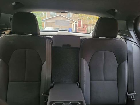 Used 2023 Volvo XC40 Recharge Plus image 8