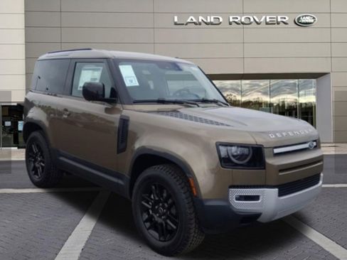 Used 2023 Land Rover Defender 90 SE image 1