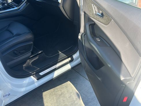 Used 2019 Audi Q8 Premium w/ Convenience Package image 15