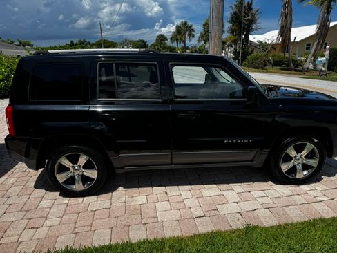 Used 2016 Jeep Patriot High Altitude FWD image 18