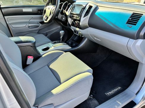 Used 2014 Toyota Tacoma PreRunner image 25