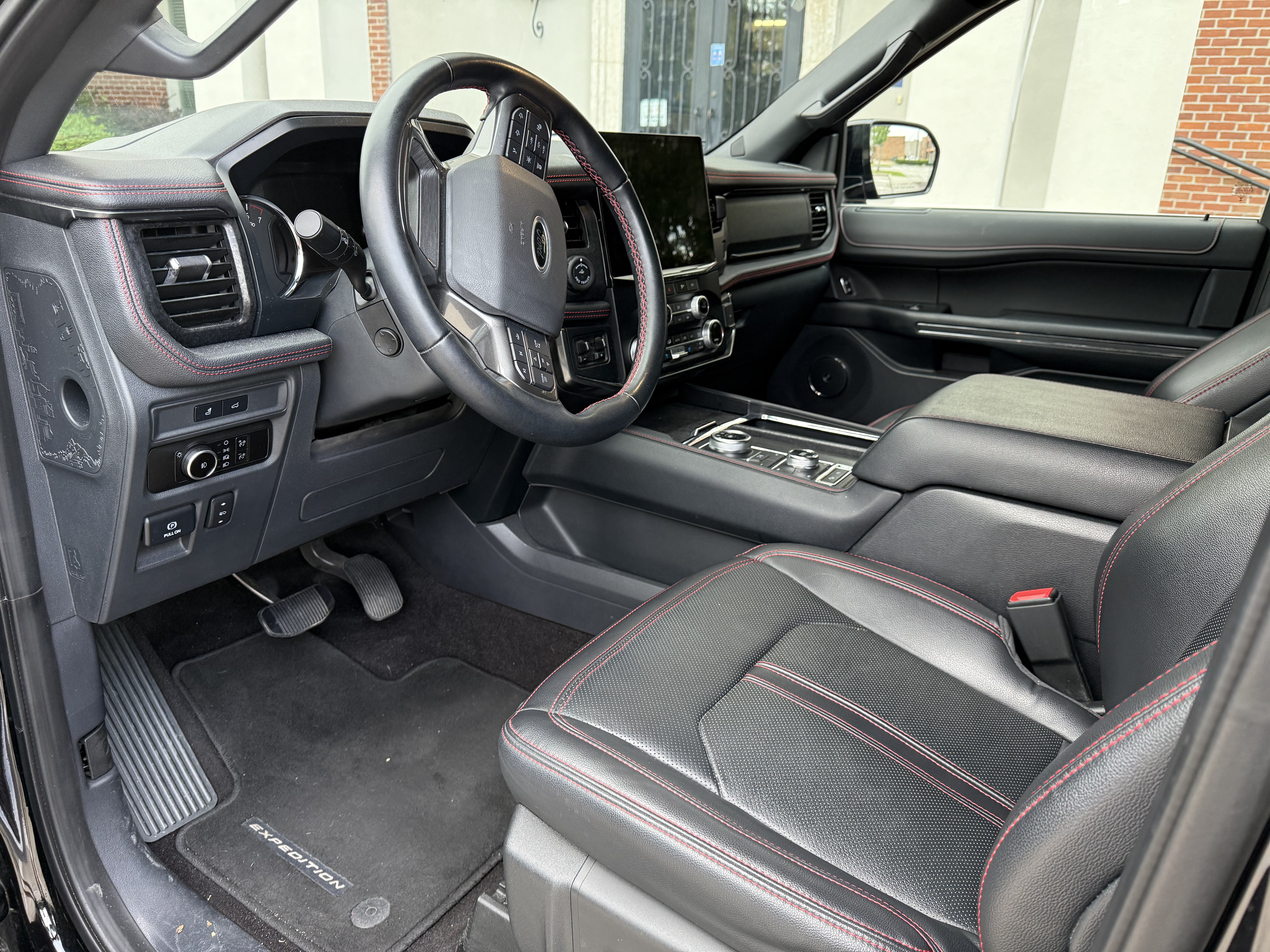 Used 2023 Ford Expedition Limited AWD/4WD image 10