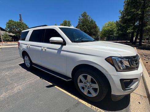 Used 2019 Ford Expedition XLT w/ Equipment Group 202A AWD/4WD image 4