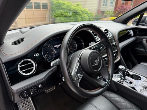 Used 2017 Bentley Bentayga image 10