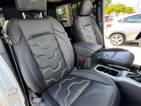 Used 2022 Jeep Wrangler Unlimited Sahara w/ Cold Weather Group image 20