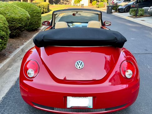 Used 2007 Volkswagen Beetle Convertible w/ Package 1 FWD image 12
