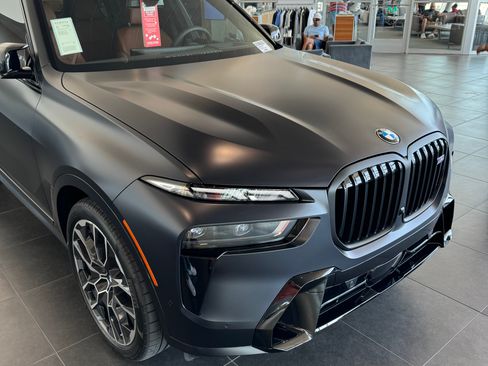 Used 2025 BMW X7 M60i AWD/4WD image 2