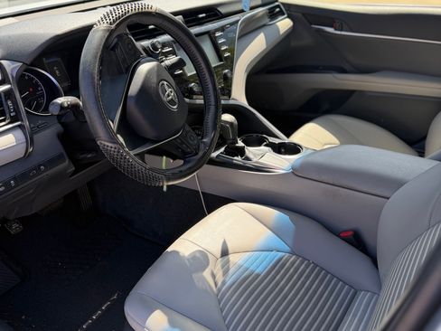 Used 2018 Toyota Camry SE FWD image 17