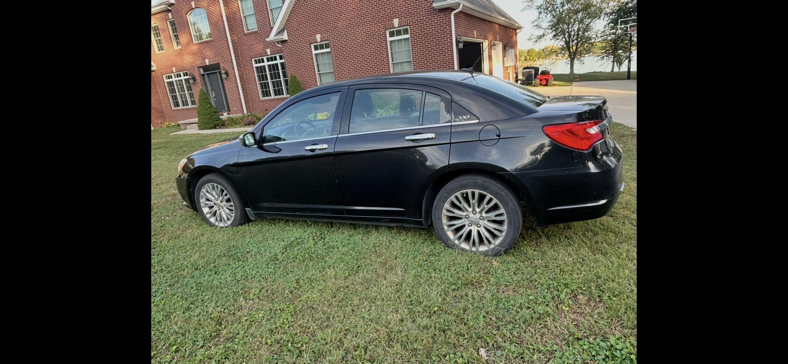 Used 2011 Chrysler 200 Limited FWD image 5