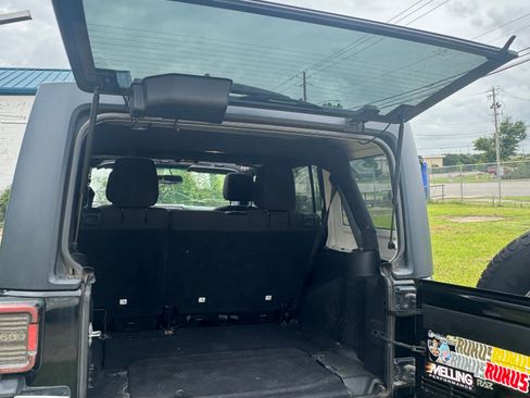 Used 2015 Jeep Wrangler Unlimited Sport w/ Quick Order Package 24S AWD/4WD image 13