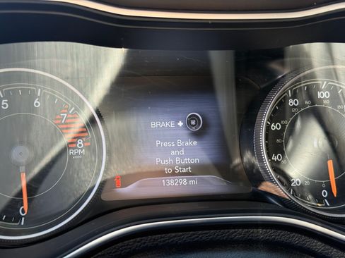 Used 2019 Jeep Cherokee Limited AWD/4WD image 10