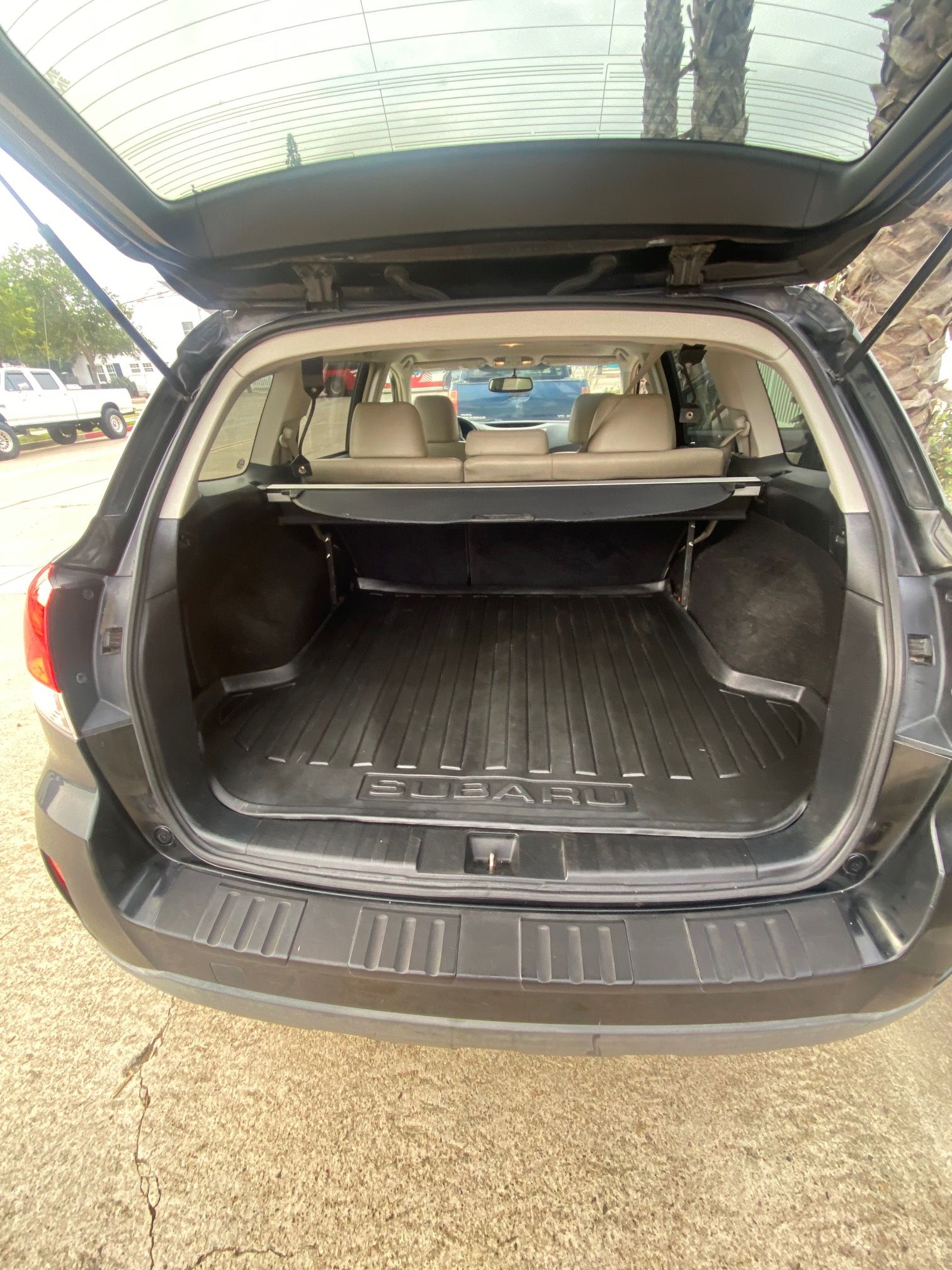 Used 2011 Subaru Outback 2.5i Limited w/ PWR Moonroof Pkg AWD/4WD image 9