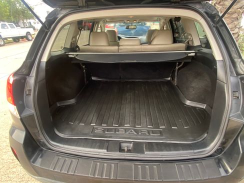 Used 2011 Subaru Outback 2.5i Limited w/ PWR Moonroof Pkg image 9