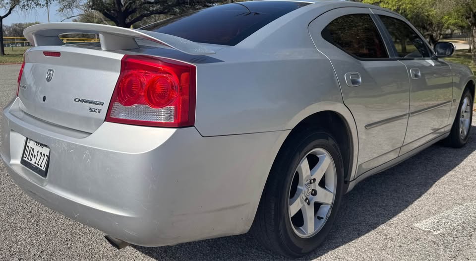Used 2010 Dodge Charger SXT RWD image 5