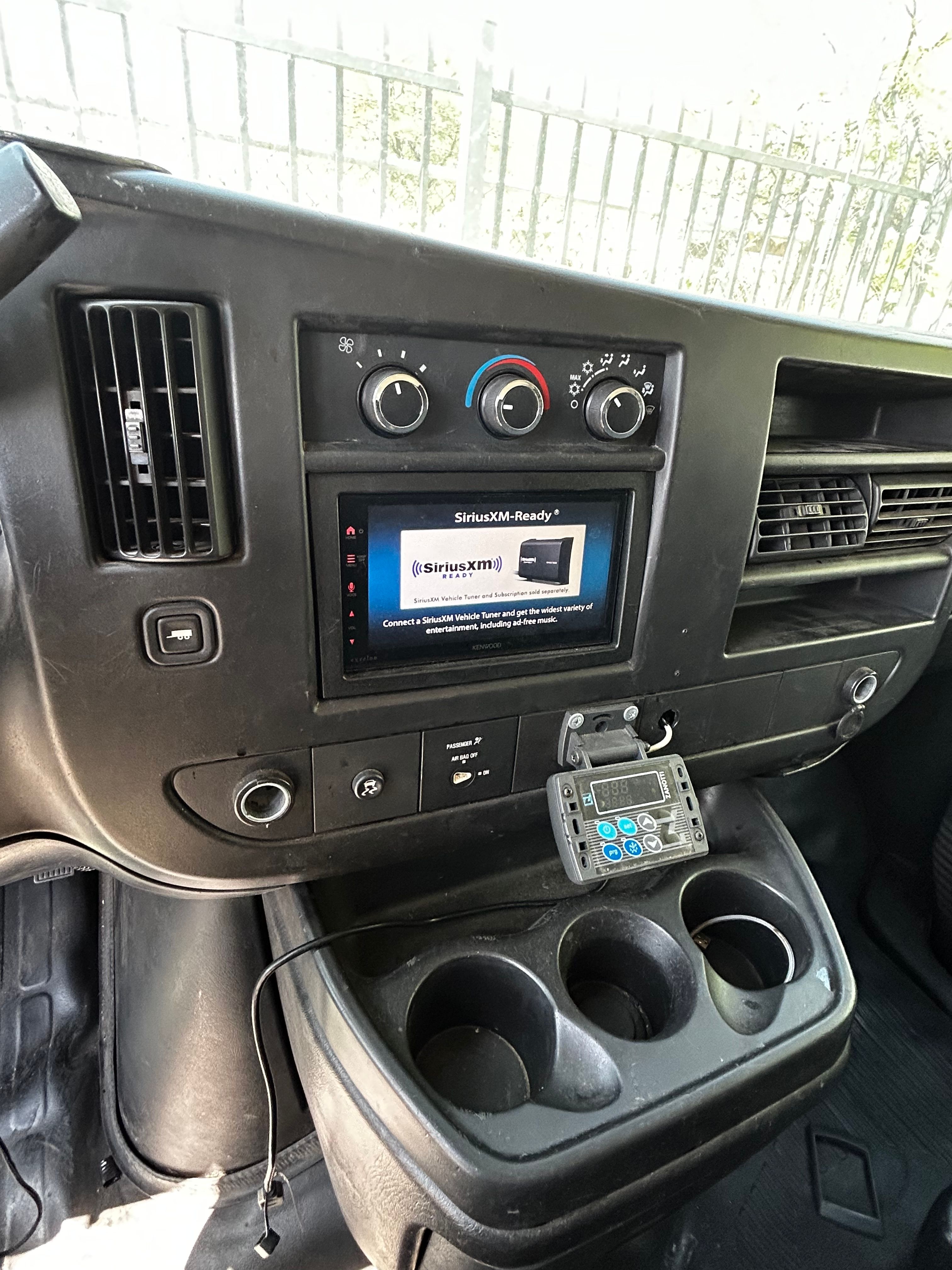 Used 2011 Chevrolet Express 2500 Extended RWD image 8