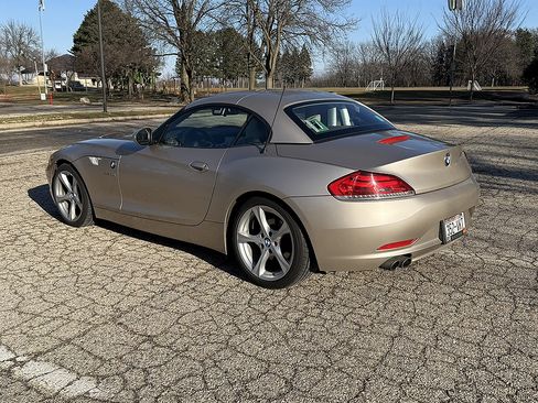 Used 2011 BMW Z4 sDrive30i image 2