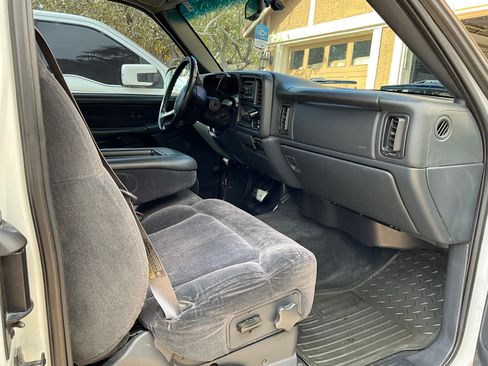Used 2001 Chevrolet Silverado 1500 LS w/ Firm Ride Suspension Pkg image 12