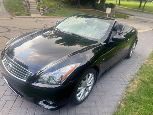 Used 2015 INFINITI Q60 Convertible w/ Premium Package RWD image 2
