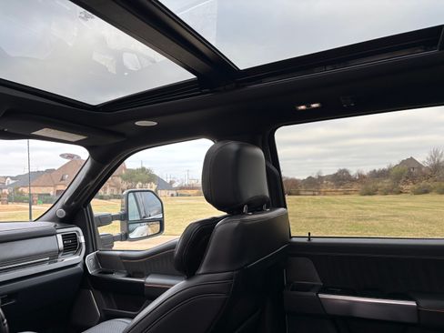 Used 2023 Ford F250 Platinum image 13