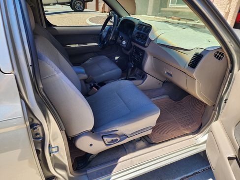 Used 2001 Nissan Frontier XE RWD image 13