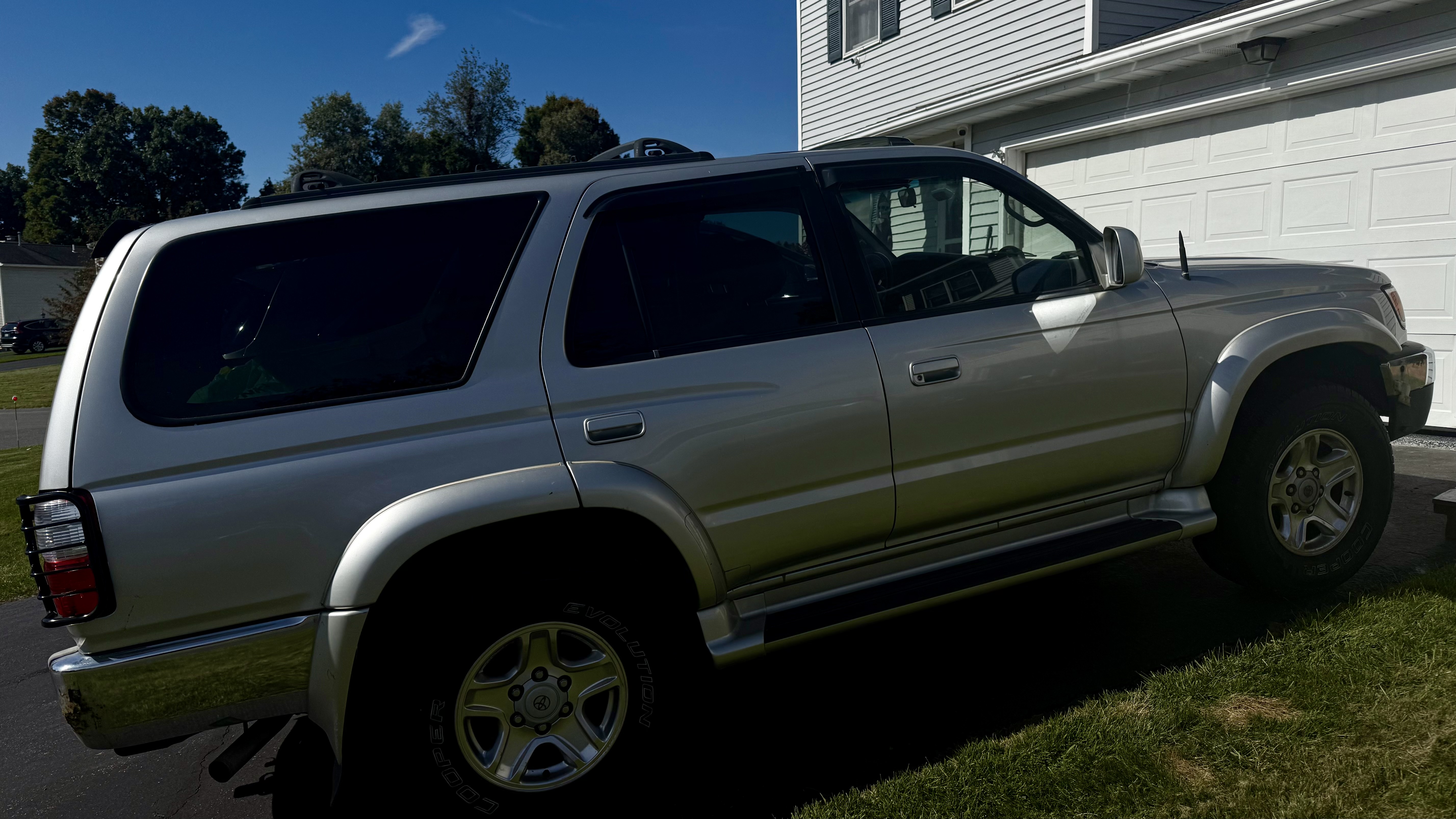 Used 2002 Toyota 4Runner SR5 AWD/4WD image 4