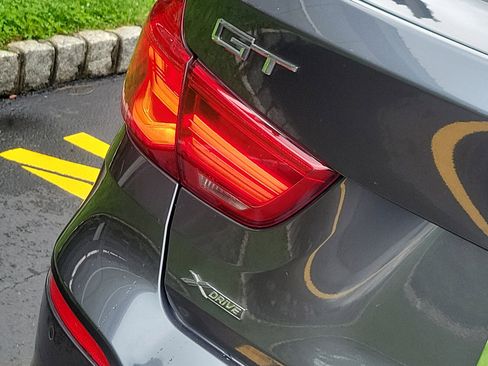 Used 2018 BMW 330i Gran Turismo xDrive image 4