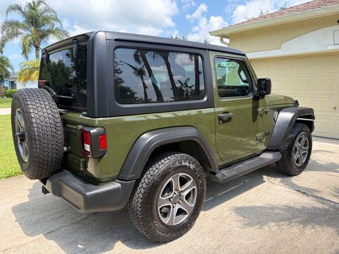 Used 2022 Jeep Wrangler Sport AWD/4WD image 6