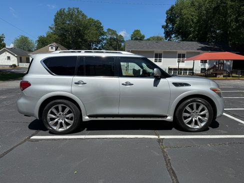 Used 2012 INFINITI QX56 4WD w/ Deluxe Touring Pkg image 4