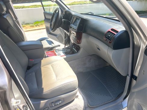 Used 2005 Toyota Land Cruiser AWD/4WD image 19