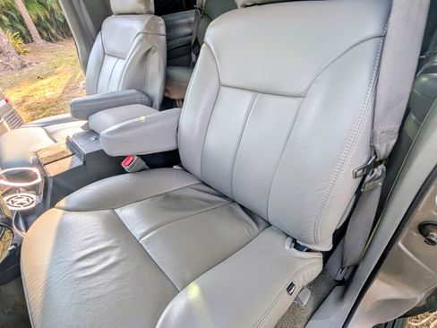 Used 1999 Chevrolet Tahoe 4WD 2-Door w/ Preferred Equipment Group image 12