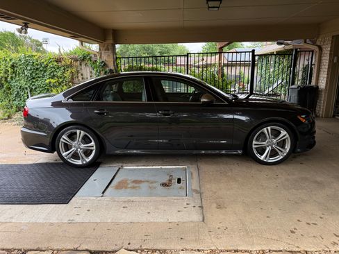 Used 2016 Audi S6 Prestige w/ Prestige Package image 2