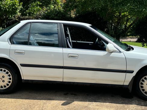 Used 1993 Honda Accord LX image 1