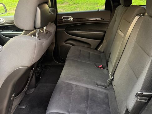 Used 2011 Jeep Grand Cherokee Laredo AWD/4WD image 5