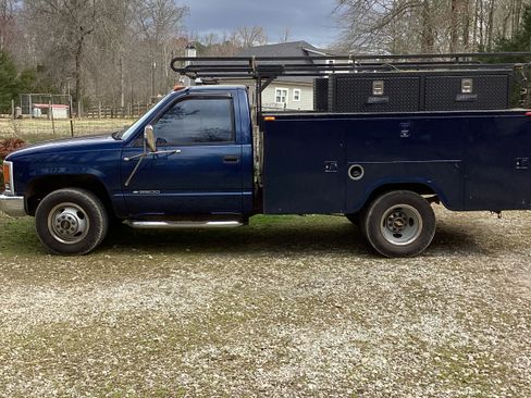 Used 2000 Chevrolet Silverado 3500 2WD Regular Cab w/ Comfort & Convenience Pkg image 2