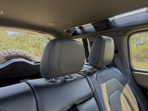 Used 2022 Land Rover Defender 110 X-Dynamic HSE image 18