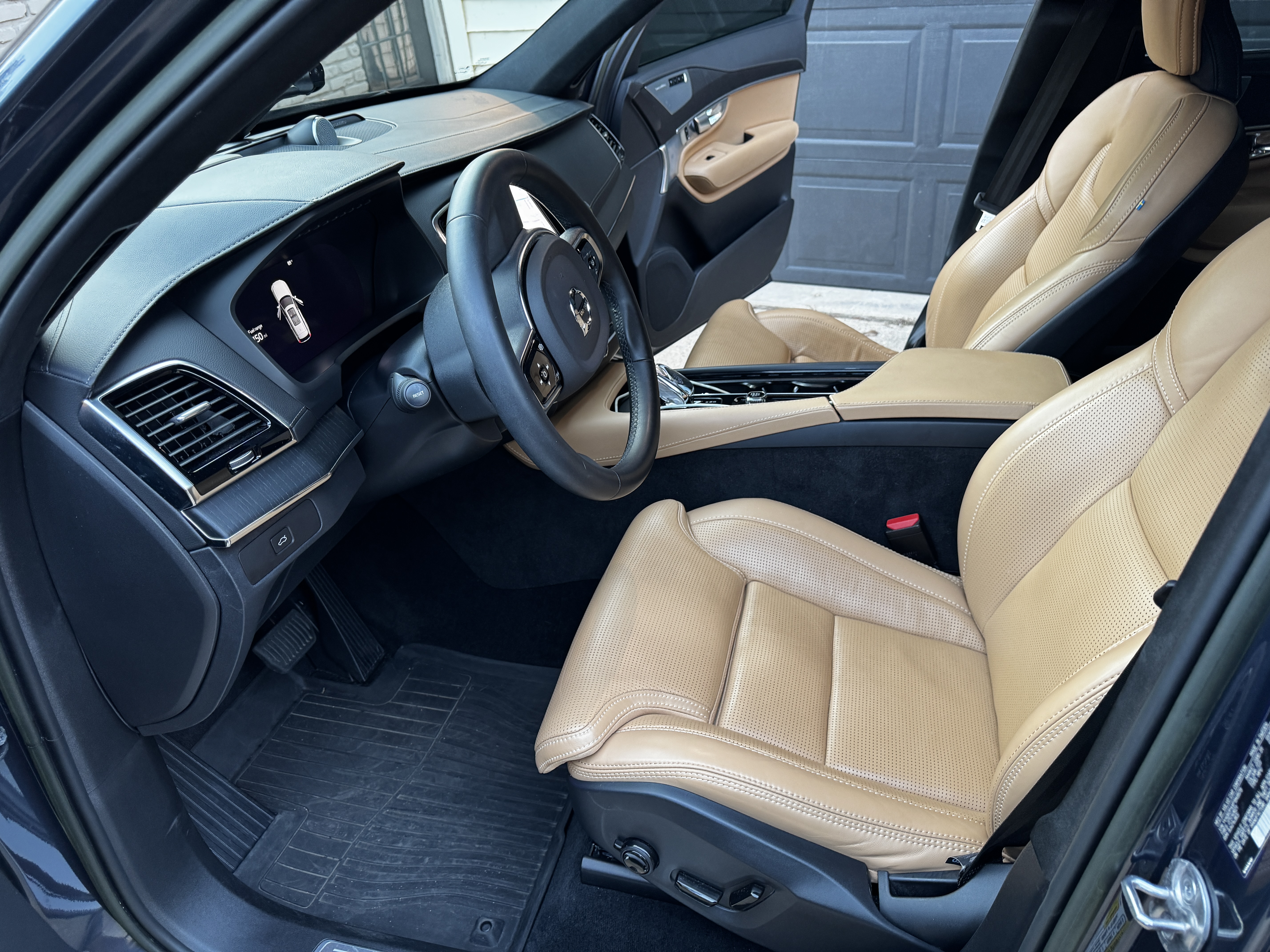 Used 2023 Volvo XC90 B6 Ultimate w/ Lounge Package AWD/4WD image 27