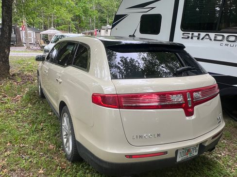 Used 2016 Lincoln MKT AWD w/ Equipment Group 201A image 5