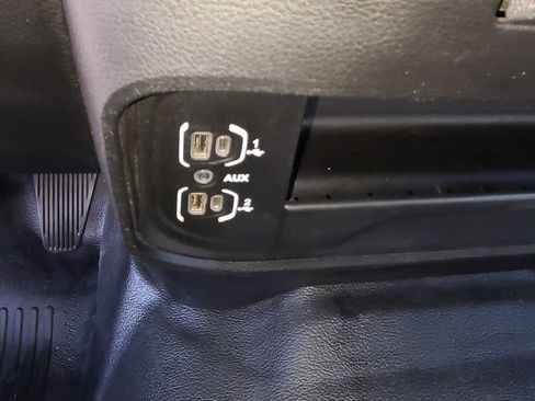 Used 2019 RAM 3500 Tradesman w/ Chrome Appearance Group image 12