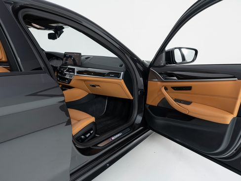 Used 2023 BMW M550i xDrive w/ Executive Package image 25