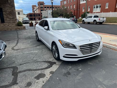 Used 2015 Hyundai Genesis 3.8 image 8