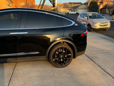 Used 2016 Tesla Model X 90D image 9