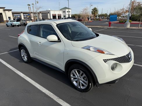 Used 2011 Nissan Juke SV image 4