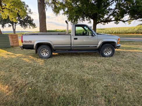 Used 1998 Chevrolet Silverado 2500 4x4 Regular Cab w/ Preferred Equipment Group 2 image 18