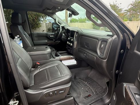 Used 2022 GMC Sierra 3500 Denali w/ Denali Black Diamond Edition image 12