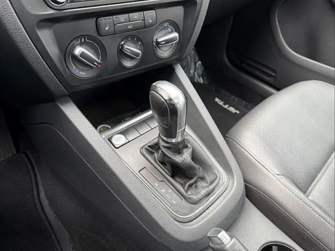 Used 2016 Volkswagen Jetta SEL w/ Lighting Package image 16